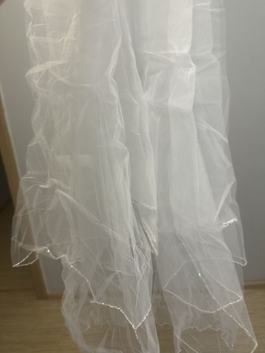 Отдам фату и мужской нарядный набор жилетка галстук