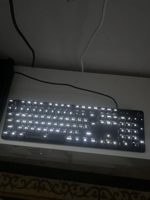 клавиатуру Logiteg G413SE