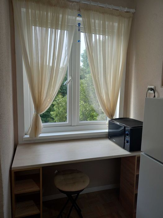 Под наем тристаен обзаведен и оборудван в идеален център на Добрич