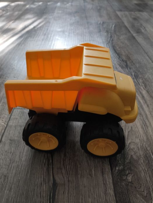 Продаю детскую машину