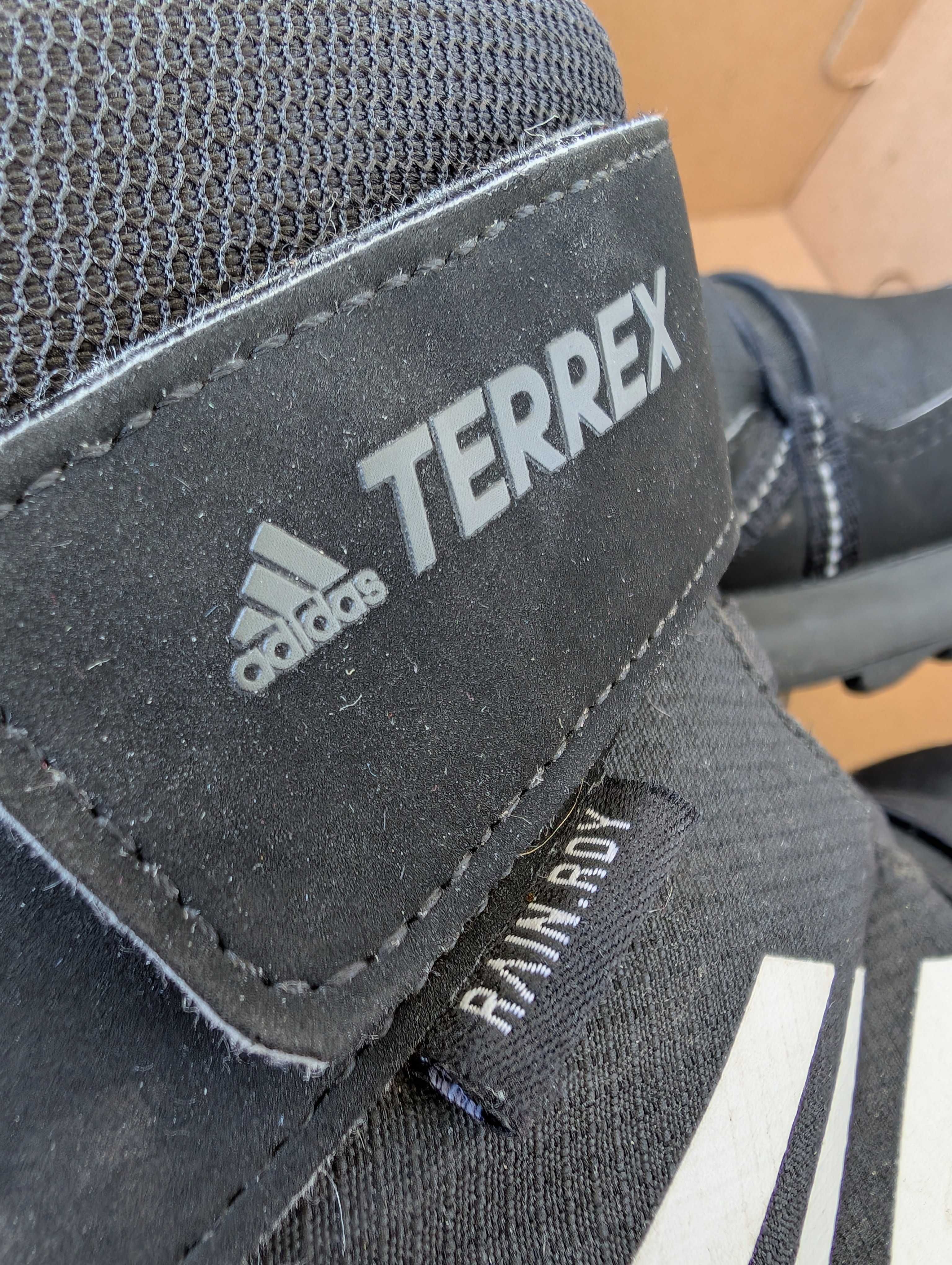 ,Детски ботуши Adidas Terrex, водоустойчиви, номер 32