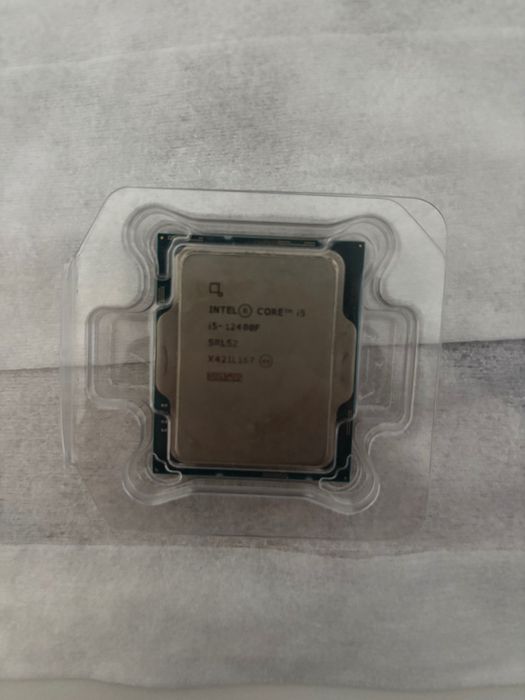I5 12400f in stare foarte buna folosit pt o scurta perioada de timp