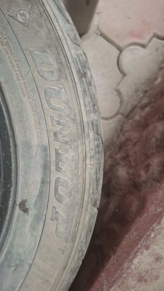 Продам шины в среднем состояние.