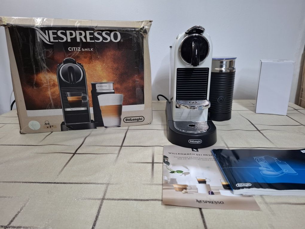 Кафемашина с капсули Nespresso CitiZ и Aeroccino 3,19 bar, 1720W.
