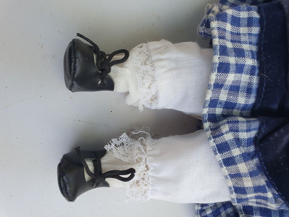 Papusa vintage din portelan 30 cm ochi albastri rochie originala