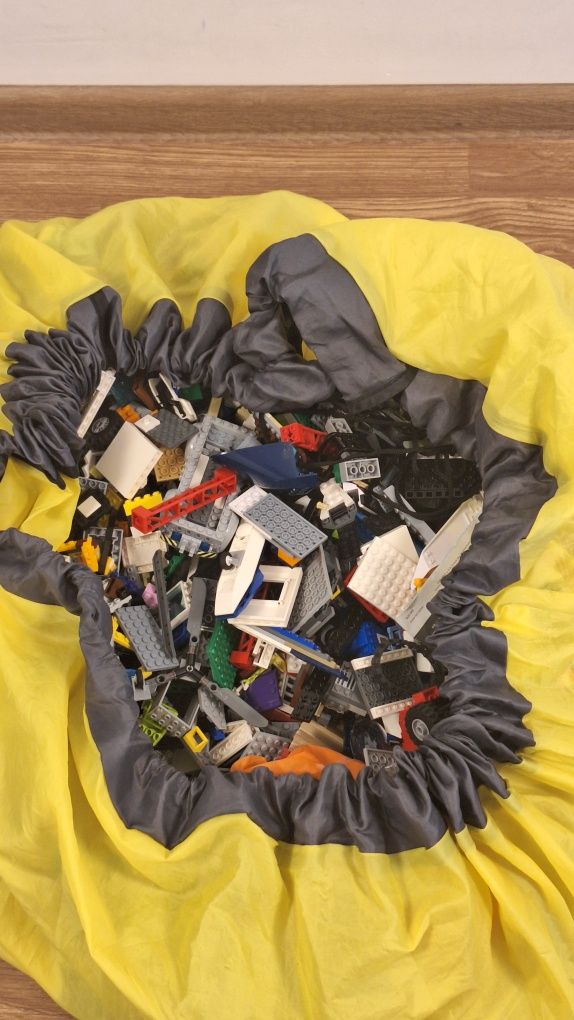 Vând 10 de kg de piese lego Clasic