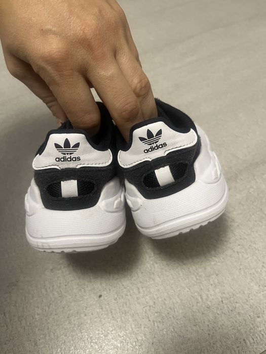 Adidasi adidas, marimea 23 și 1/3