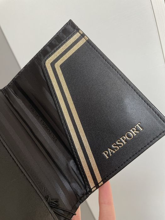 Калъф за паспорт Victoria’s Secret