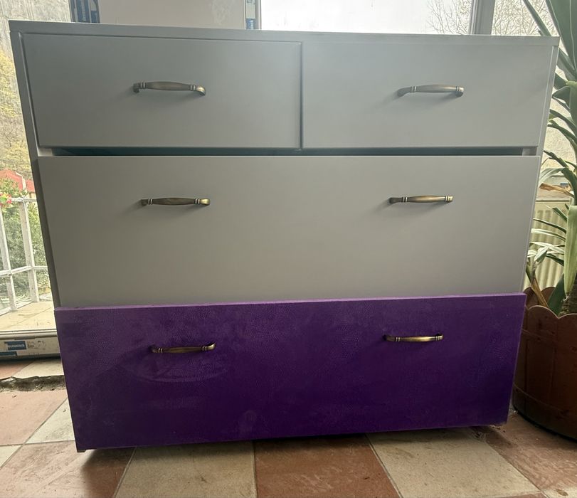 Pat cu noptiere si comoda