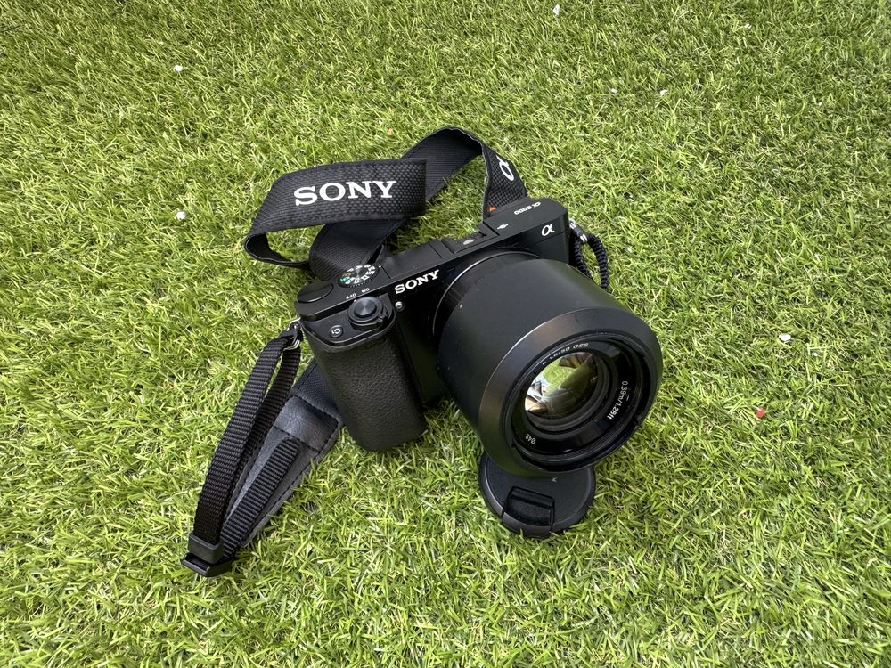 Sony A6000 + обектив 50mm f/1.8 OSS