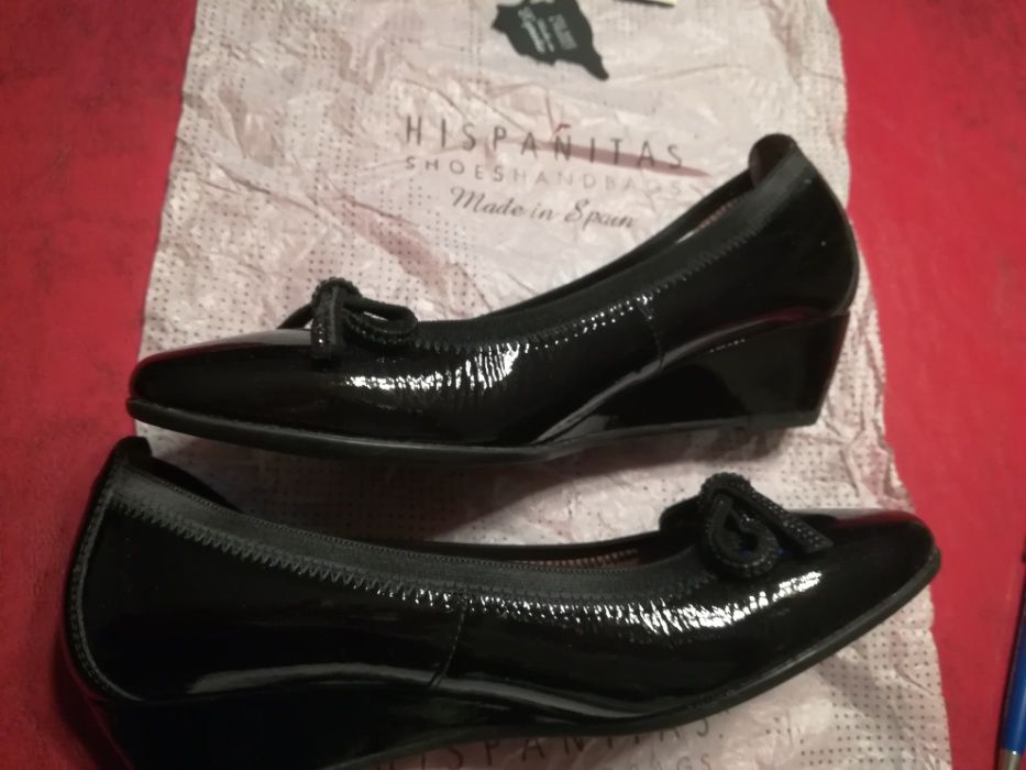 Pantofi Hispanitas 37, Noi, piele lac neagra cu fundita. Cutie origina