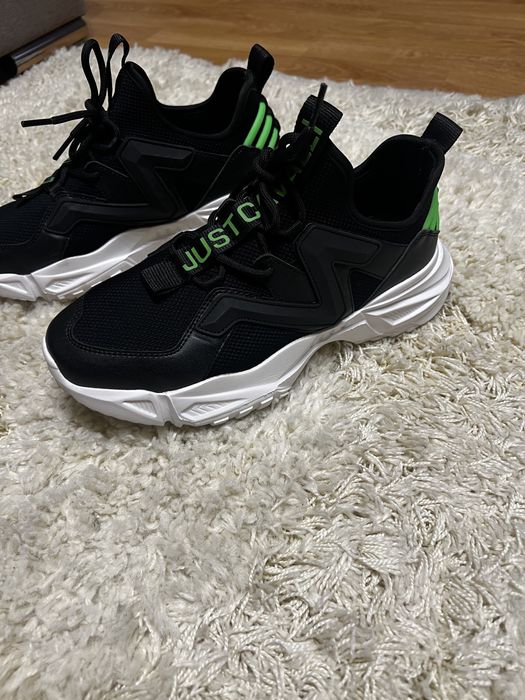 Sneakersi just cavali