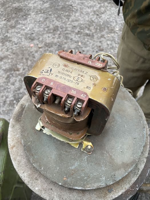 Трансформатор 220/42/36/5 вольт, понижающий. Отличное состояние