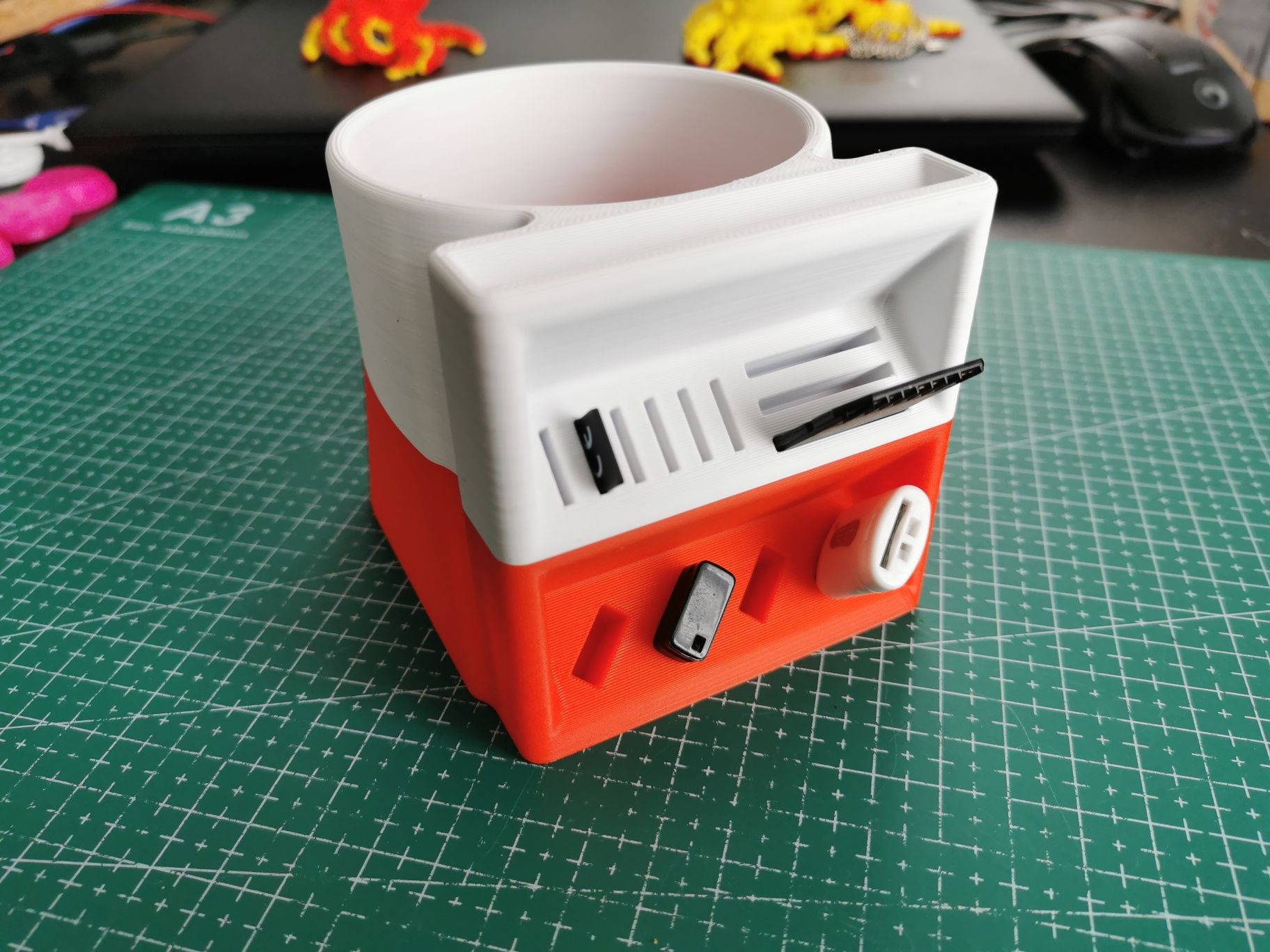 Suport printat 3D pixuri, creioane, stick-uri USB, carduri memorie
