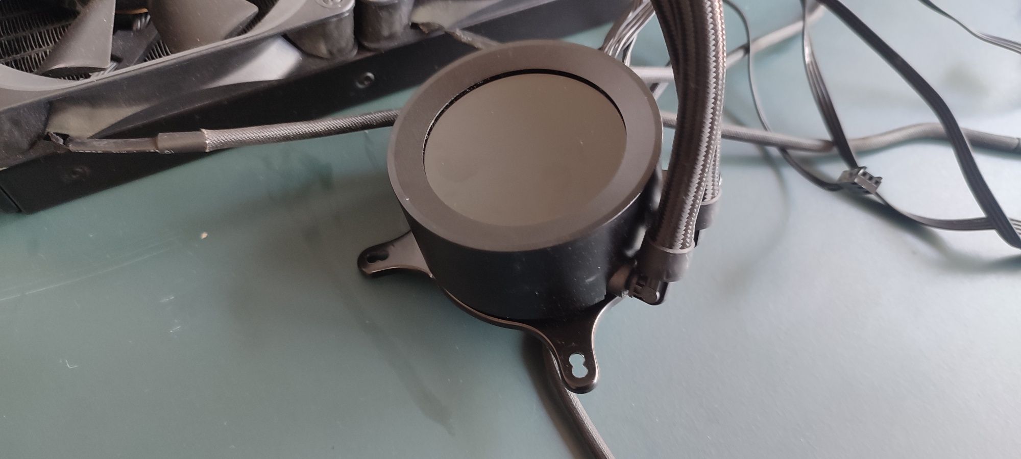 Cooler procesor răcire NZXT kraken  cu apacu apa
