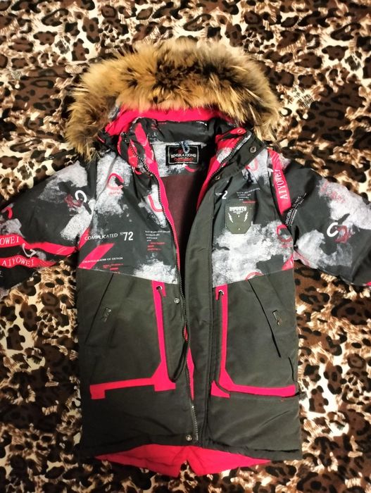 Продам куртку для мальчика 122см