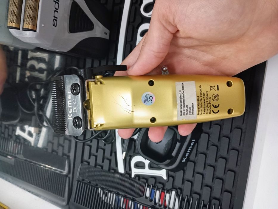 Професионална машинка за подстригване kemei 2035