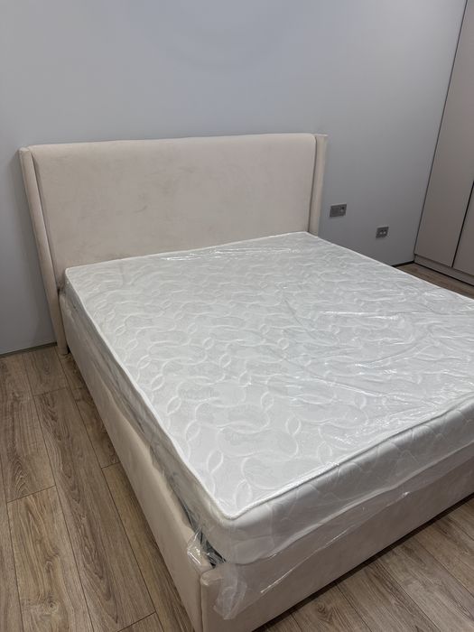 Кровать двухспальная 180/200