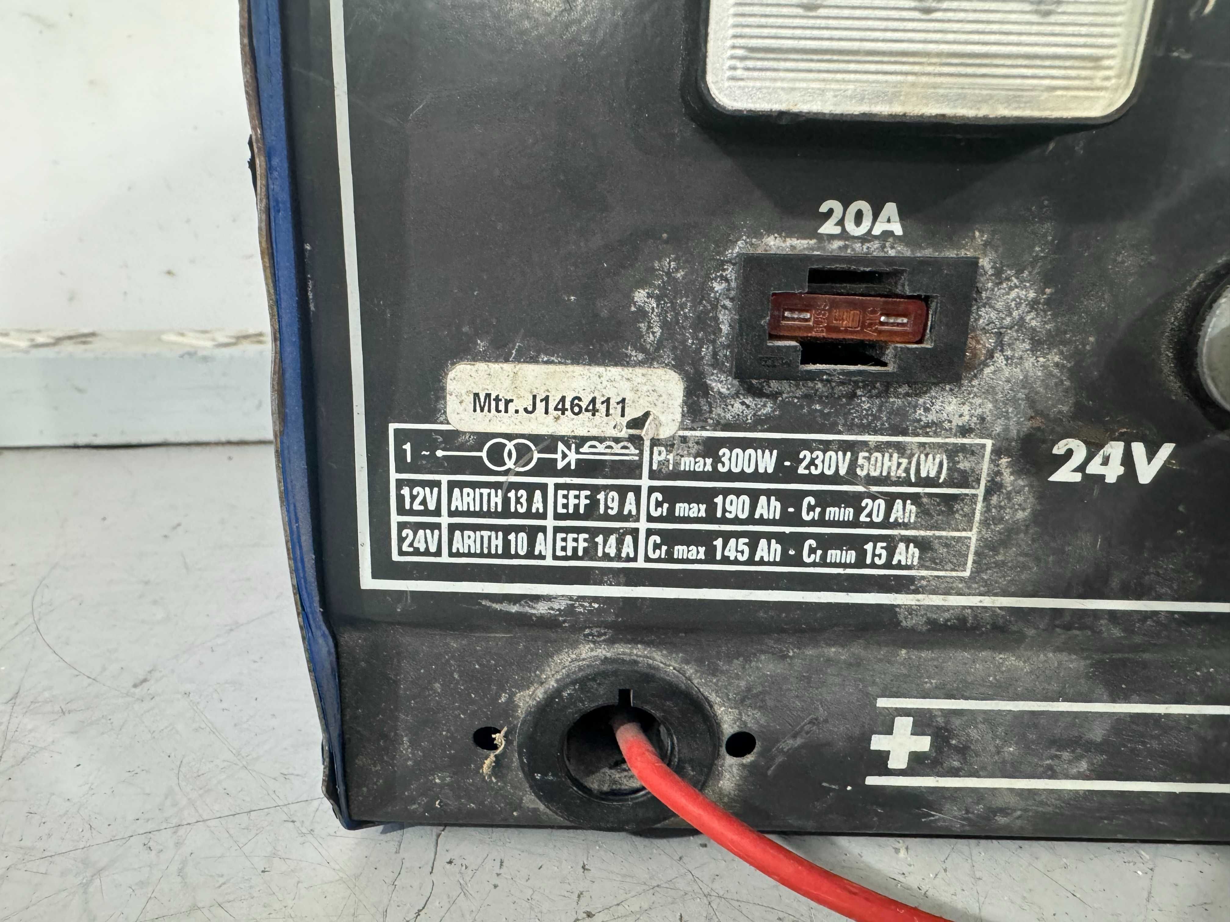 Зарядно за акумулатор - 12 V-24 V