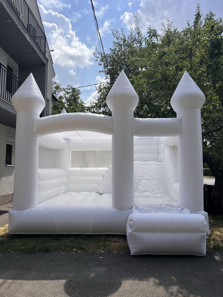 Castel cu tobogan gonflabil alb nunta botez