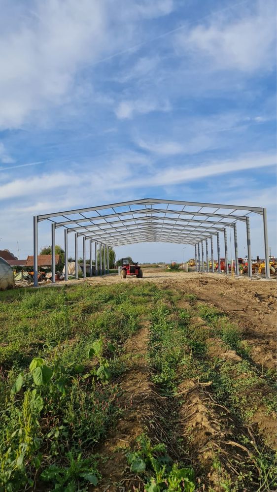 Vand hala metalica cu panouri sandwichi 15X28 metri