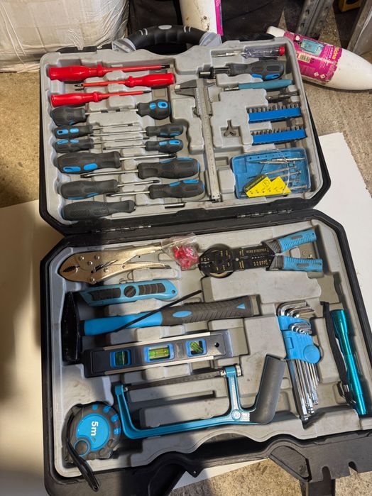 Valiza set scule