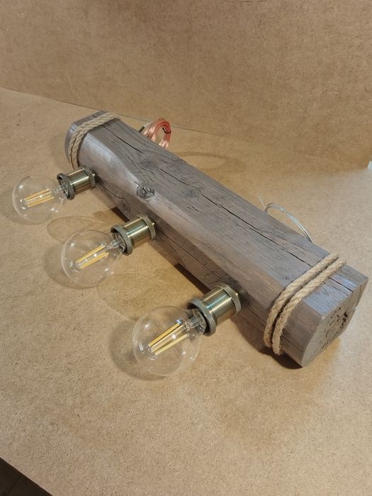 Decoratiune corp iluminat lemn masiv