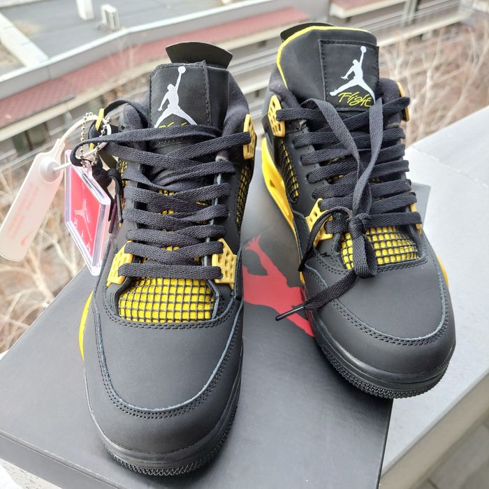 Nike Air Jordan 4 Retro “Yellow Thunder”