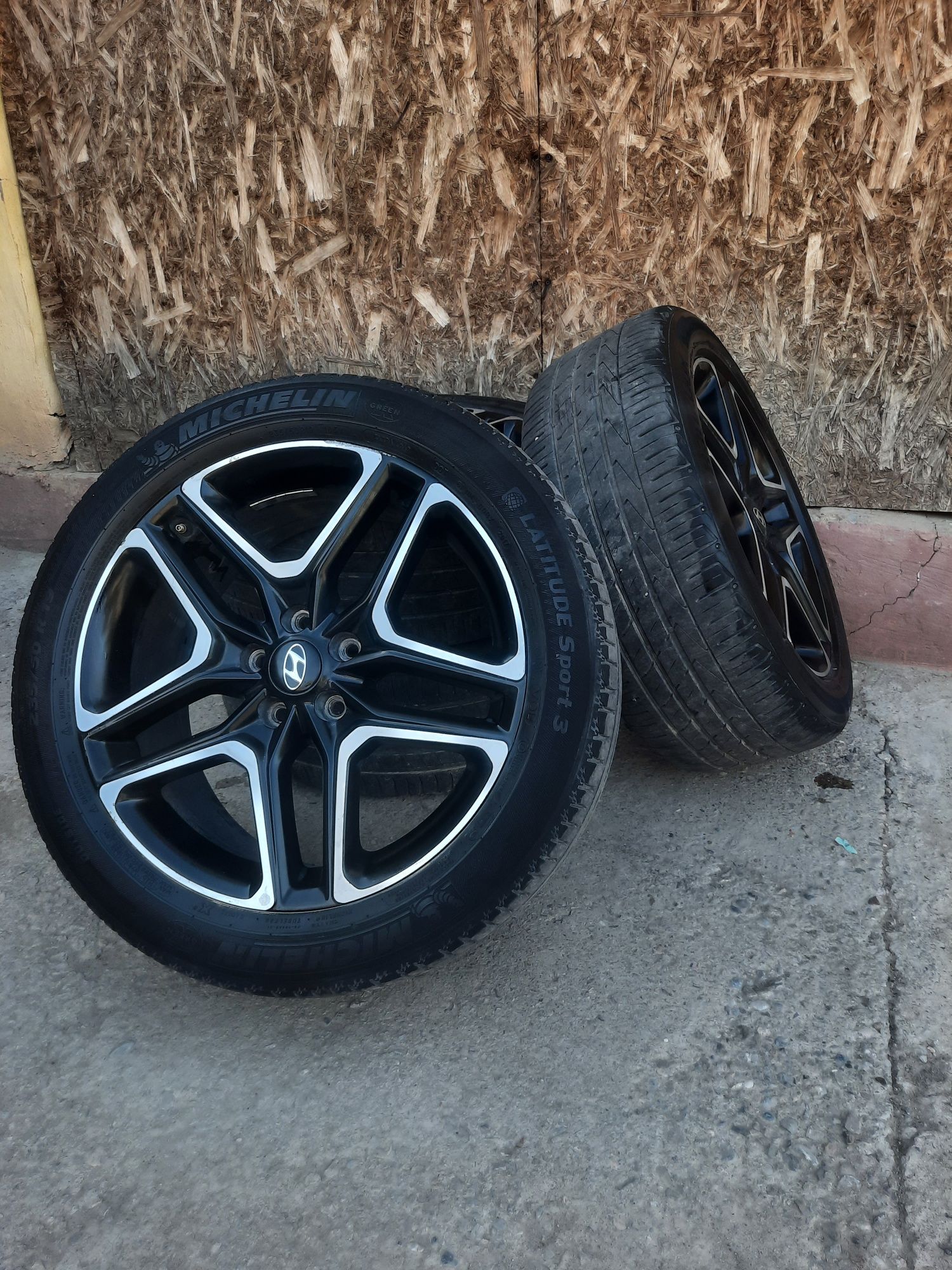 Hyundai Veloster R19