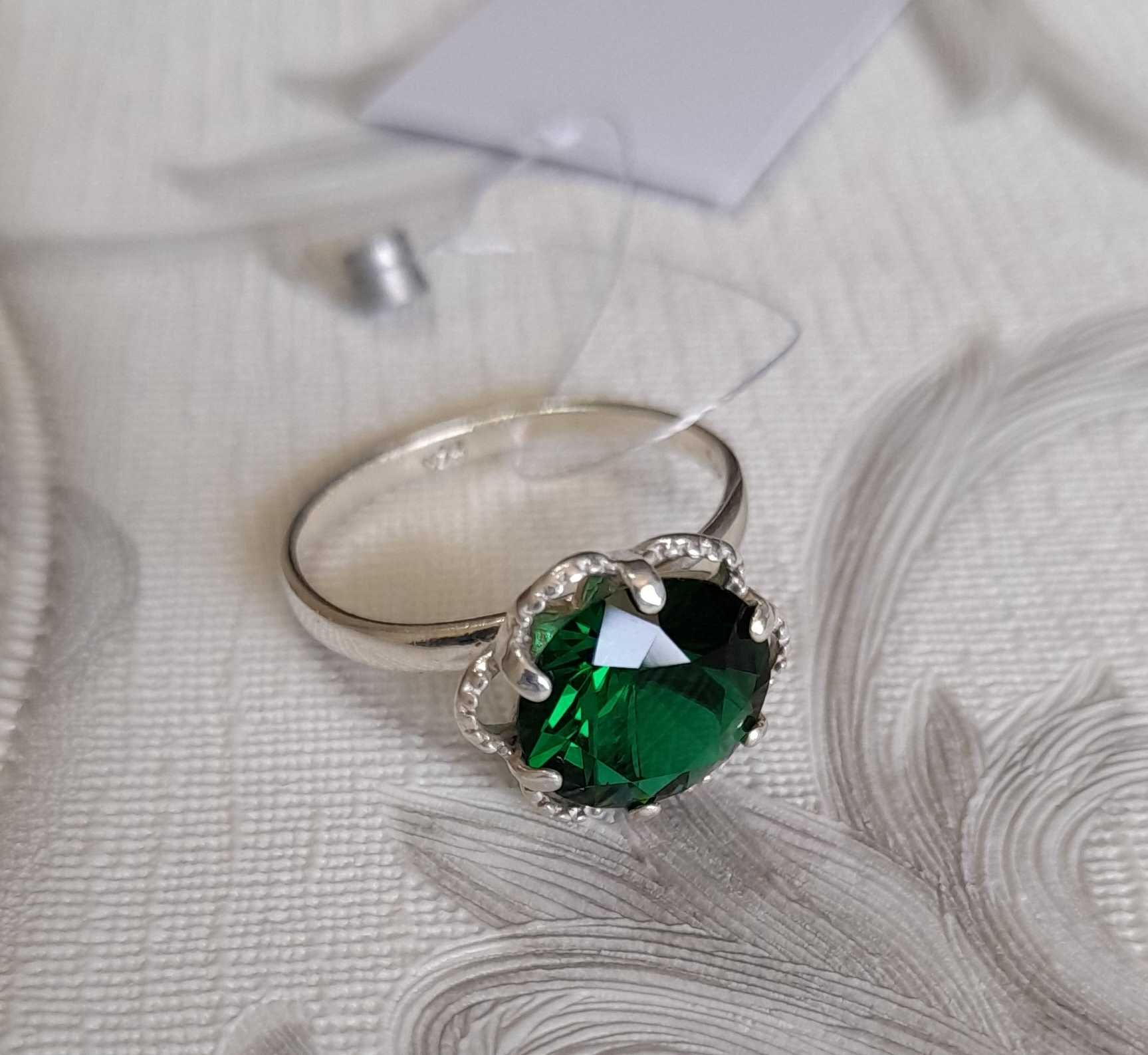 Кольцо с Зелёным Фианитом (серебро 925) - Kumush uzuk