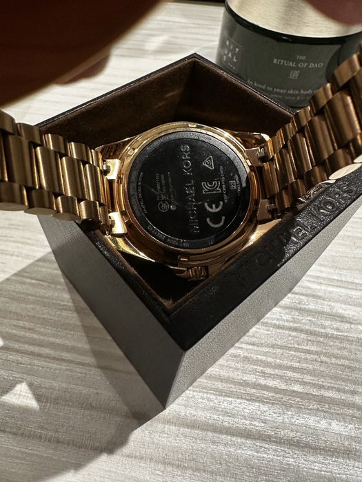 Смарт часовник на Michael Kors