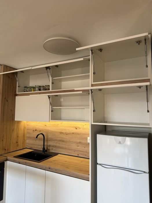 Продавам модерна кухня – почти неизползвана!