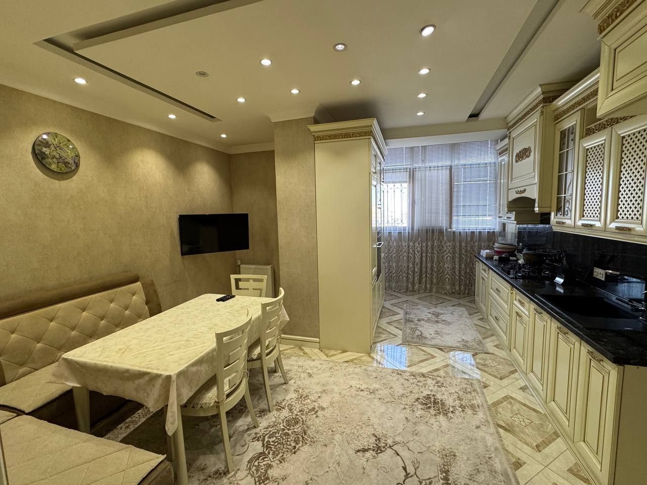 Аренда 4/7/8 Себзор Ж/К Golden House 140-кв.м 2 та санузел бор