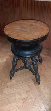 Старинен стол използван