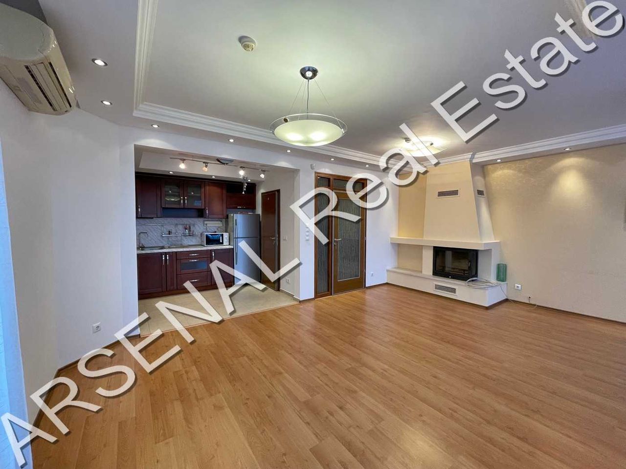 Дава се под наем Четиристаен апартамент в София, Изток - 149 кв.м за 1300 € - Снимка #2