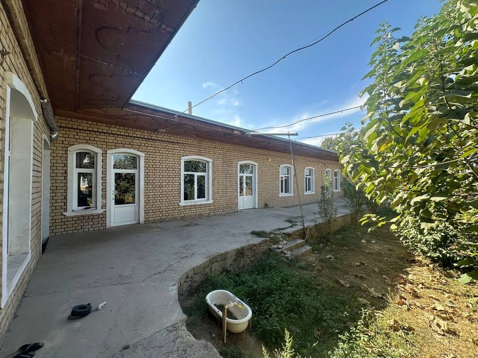 Назарбек Постидан 3-4 км 11 сотик 9 та хона