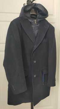 Пальто мужское Massimo Dutti из хлопка и подкладом из вискозы.