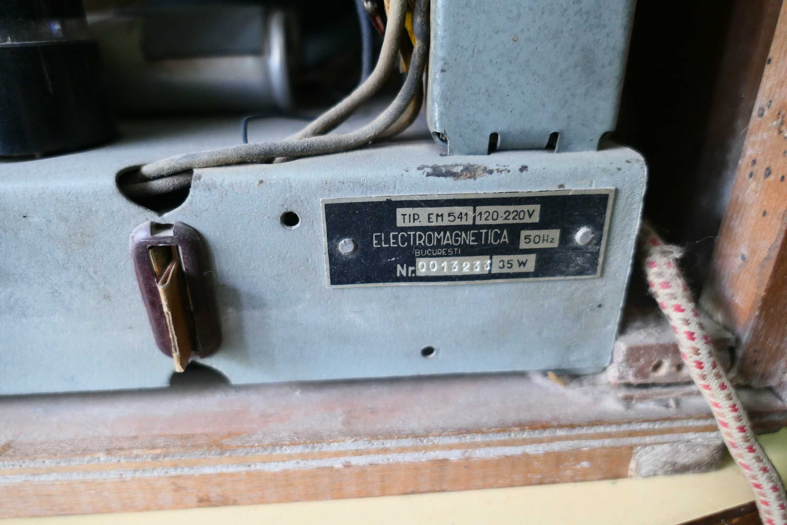 Radio pe lampi Romanesc ELECTROMAGNETICA EM541 anii 50 Romania RPR