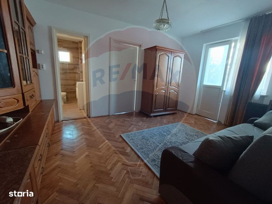Apartament cu 3 camere de închiriat în zona Podgoria