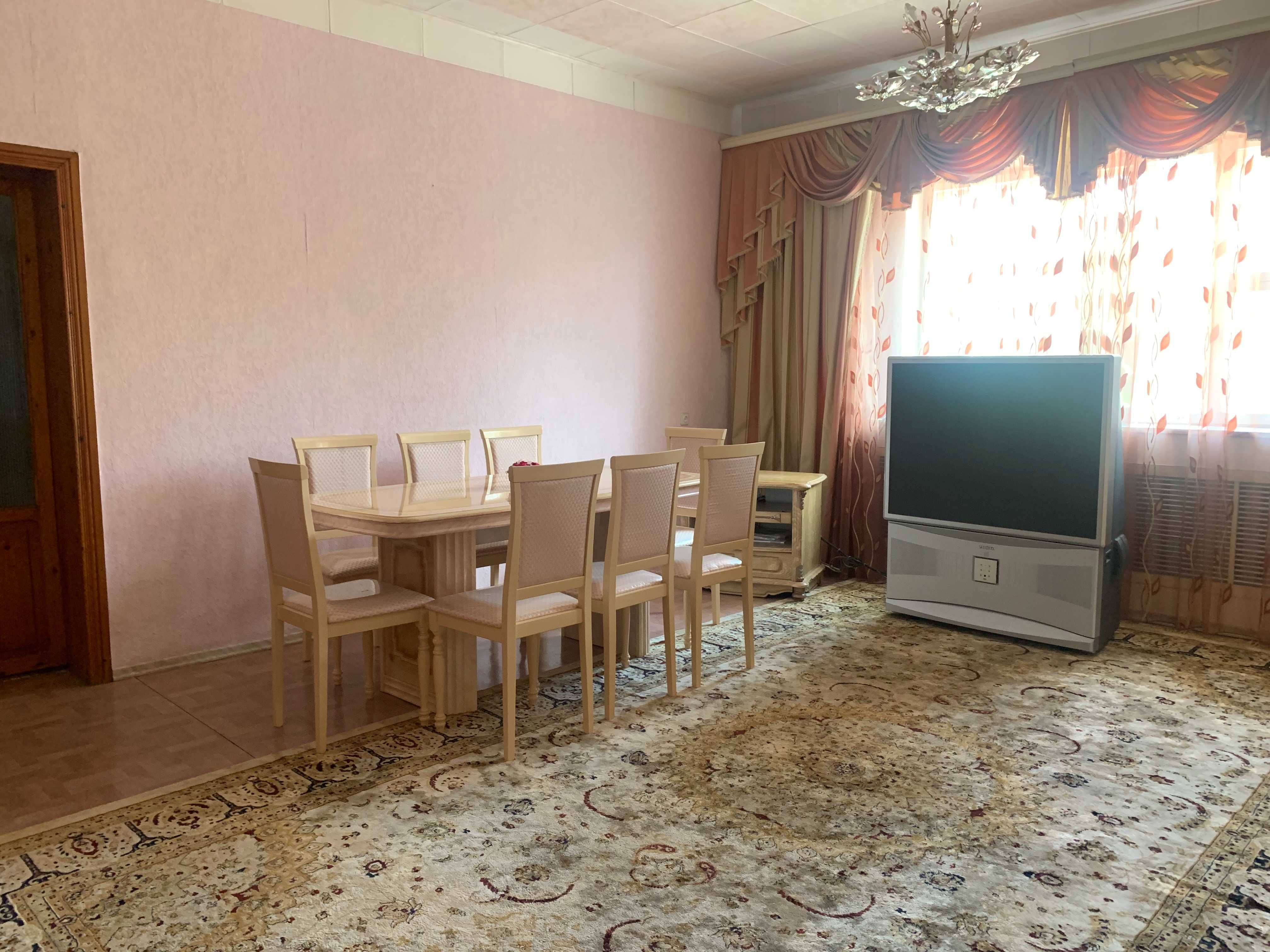 №Д0143. Продается Трех уровневый дом в районе Г. Дружбы.