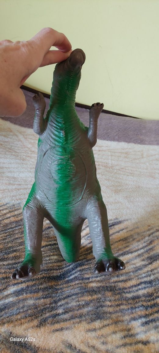 Vând  dinozaur PARASAUROLF