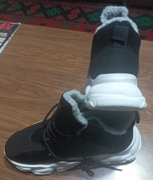 Мъжки зимни топли високи маратонки с пухена подплата