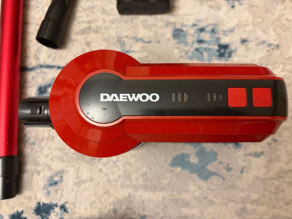 Aspirator Vertical Daewoo cu Acumulator