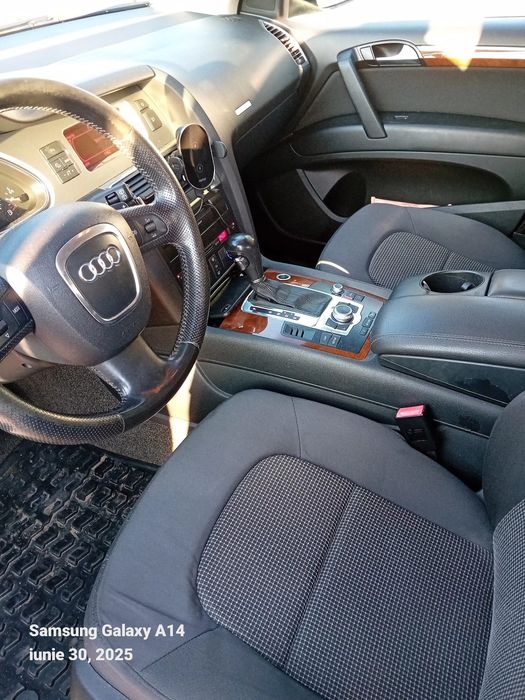 Vând Audi Q7 4X4 7 locuri