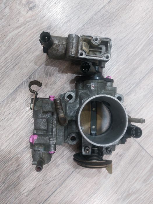 Продам дроссельную заслонку на Honda CR-V 1997 г. в хорошем состояний