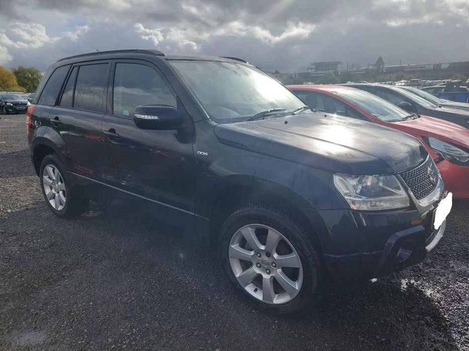 Set fete usi Suzuki Vitara 2011 SUV 1.9 TDI