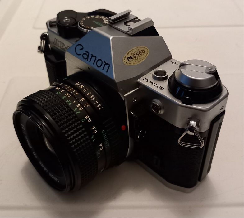 Aparat foto film Canon AE 1 Program + Canon FD 28mm f/2.8