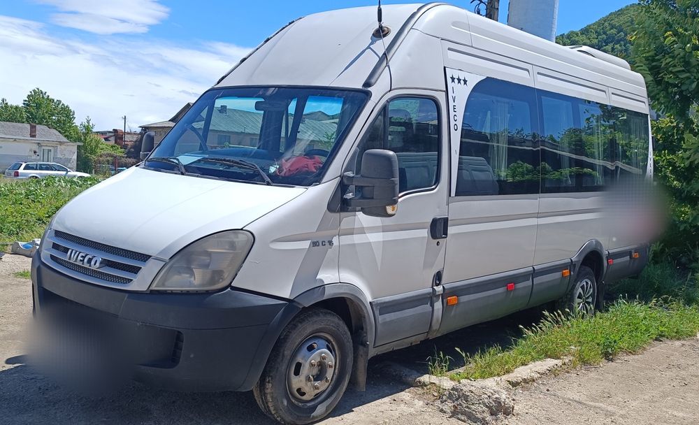Microbuz Iveco daily 19+1 locuri
