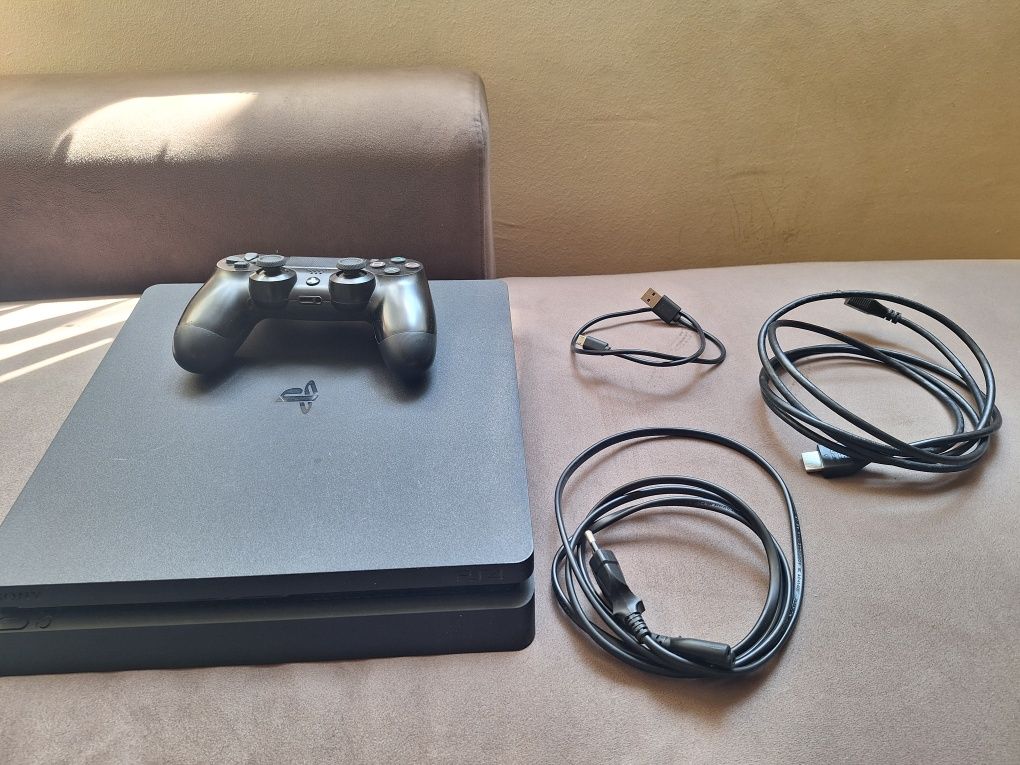 Playstation 4 slim