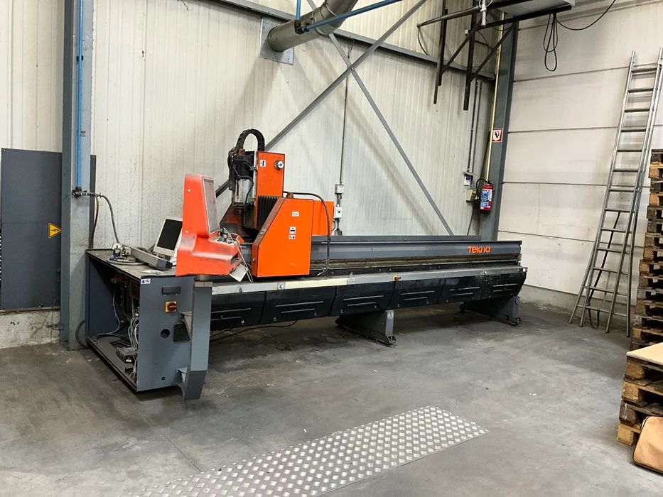 2007 Tekna TK426/3/ CNC обработващ център
